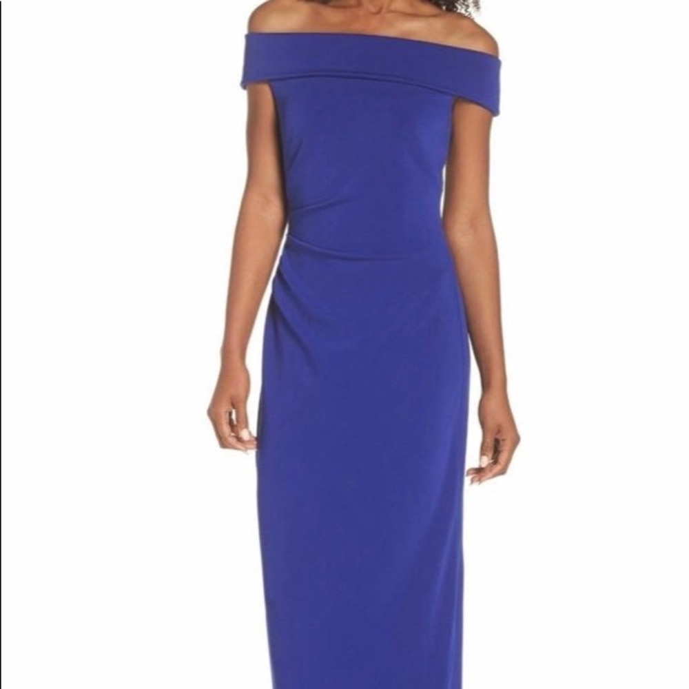 Vince Camuto Off-the-shoulder Floor Length Gown